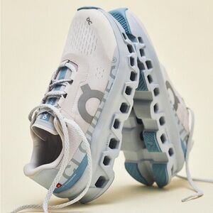 On Cloud Running Cloudmonster Sneakers